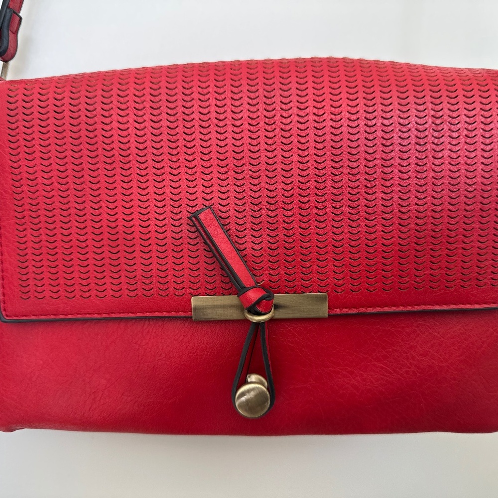 Leather shoulder bag with removable strap